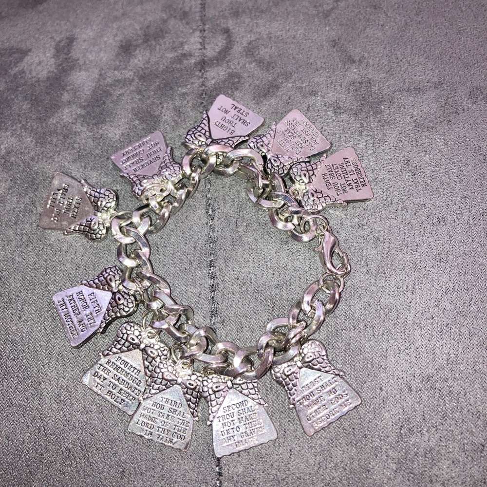 10 comments bracelets